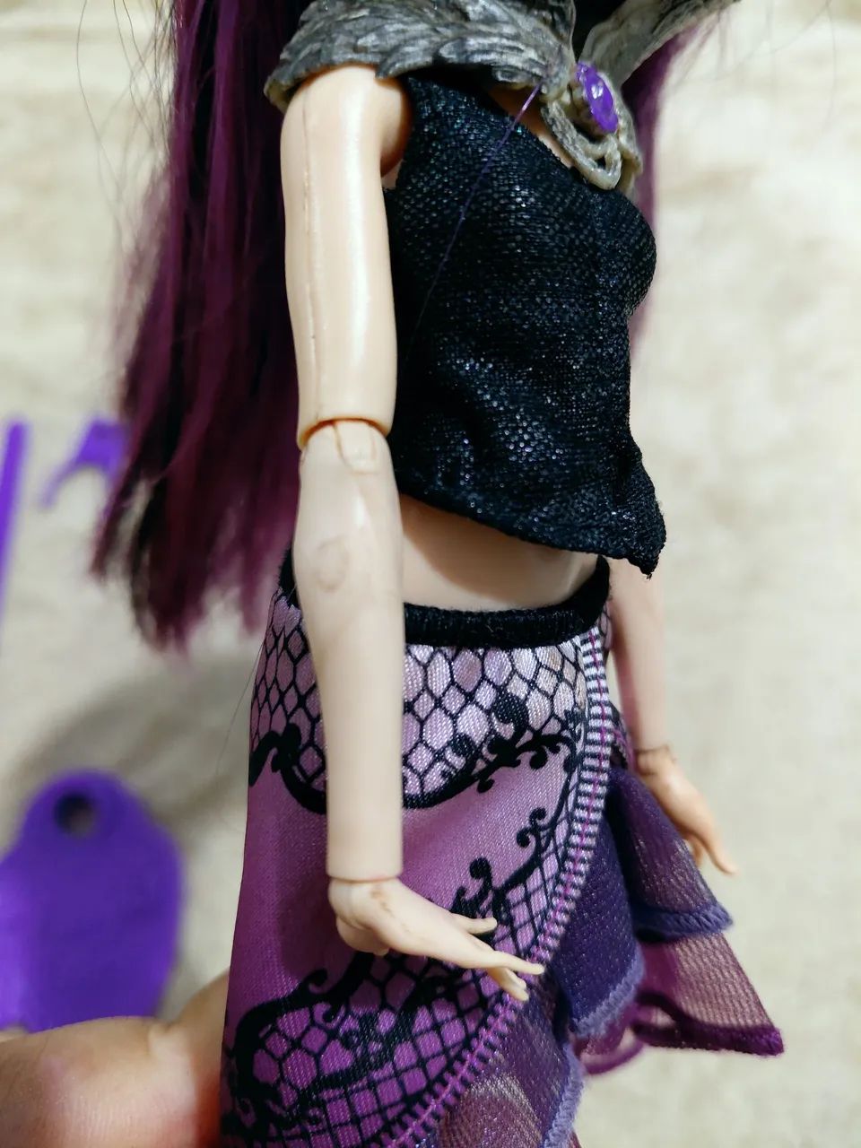 Boneca ever after high com defeito  - Foto 5