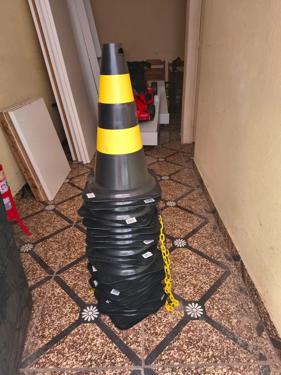 Cones com correntes  - Foto 2