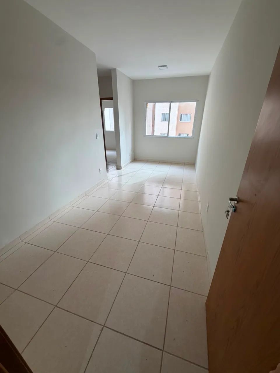 ALUGA-SE APARTAMENTO