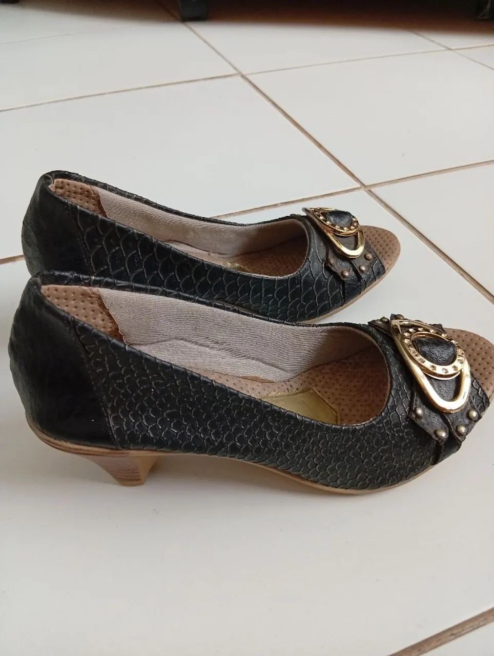 Sapato Aberto com Fivela 
