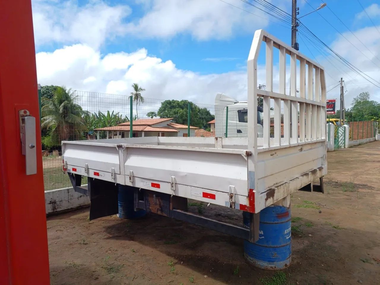 Carroceria de Ferro semi nova 3.70 metros - Foto 2