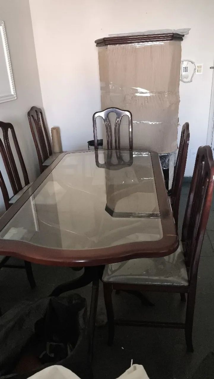 Mesa de mogno com vidro 6 cadeiras 