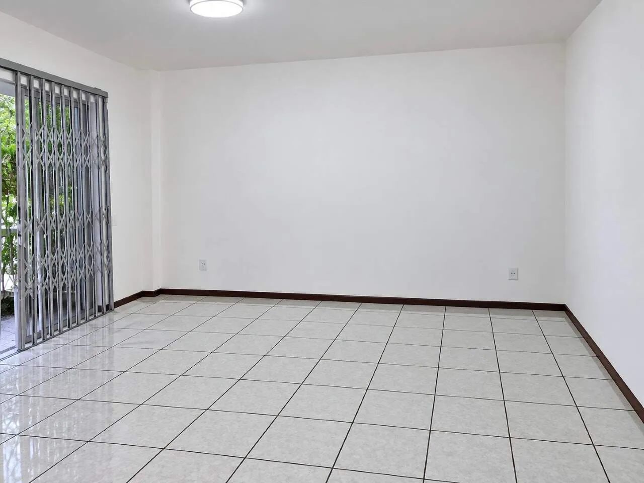 Imóvel comercial e residencial térrea com 49 m² no Centro de Balneário Camboriú