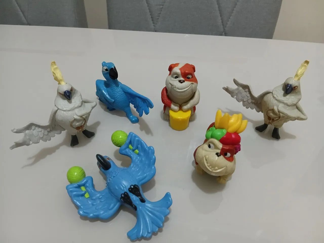 coleção com 6 bonecos do filme rio - mcdonald's 
