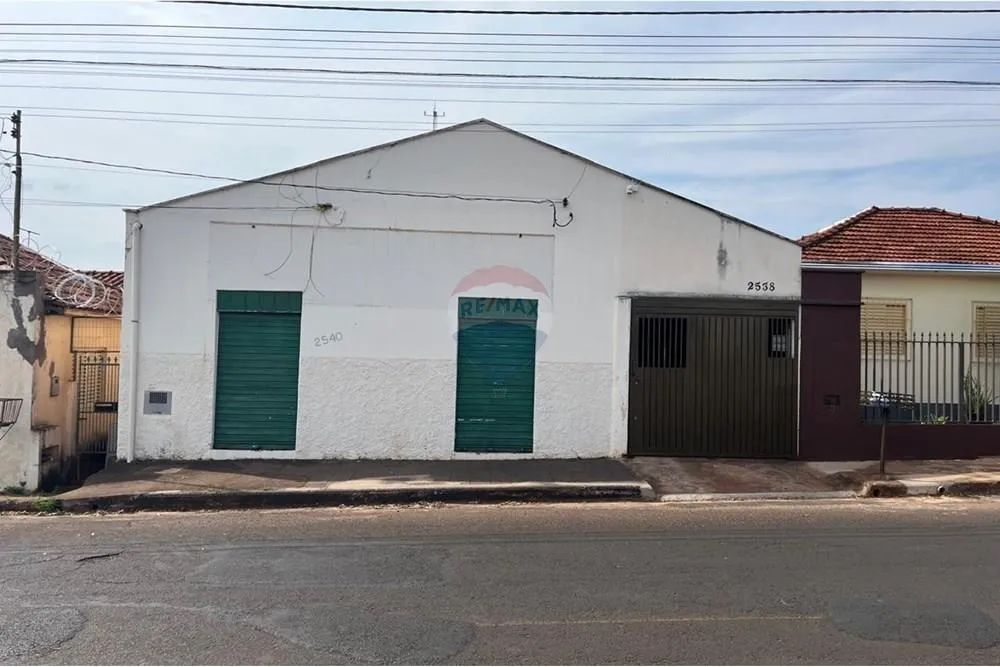 Ponto Comercial Para Locação, Com Cinco Cômodos no Centro em Ituiutaba-MG. - Foto 2