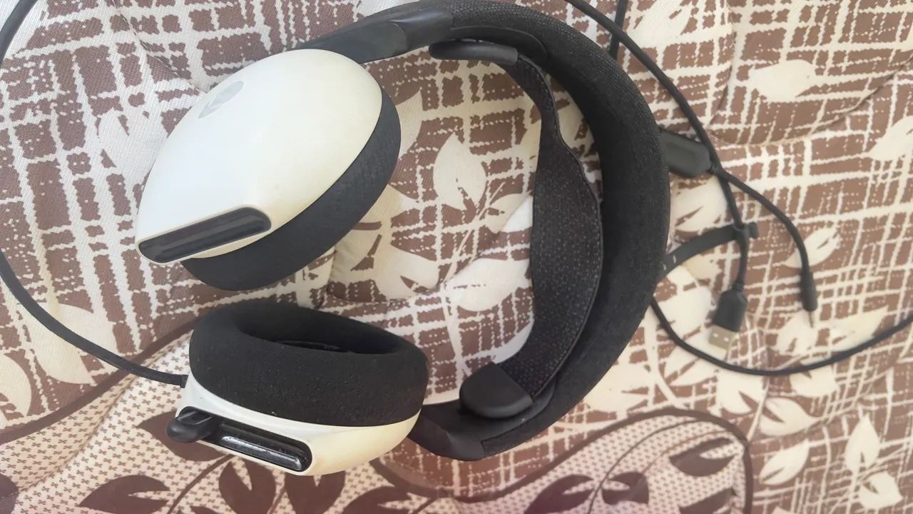 Headset Alienware com fio USB e adaptador P2 - Foto 3