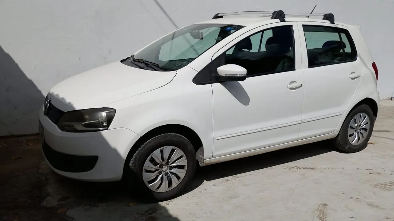 Volkswagen Fox Fox BLUEMOTION 1.0 Mi Total Flex 12V 5p 2014