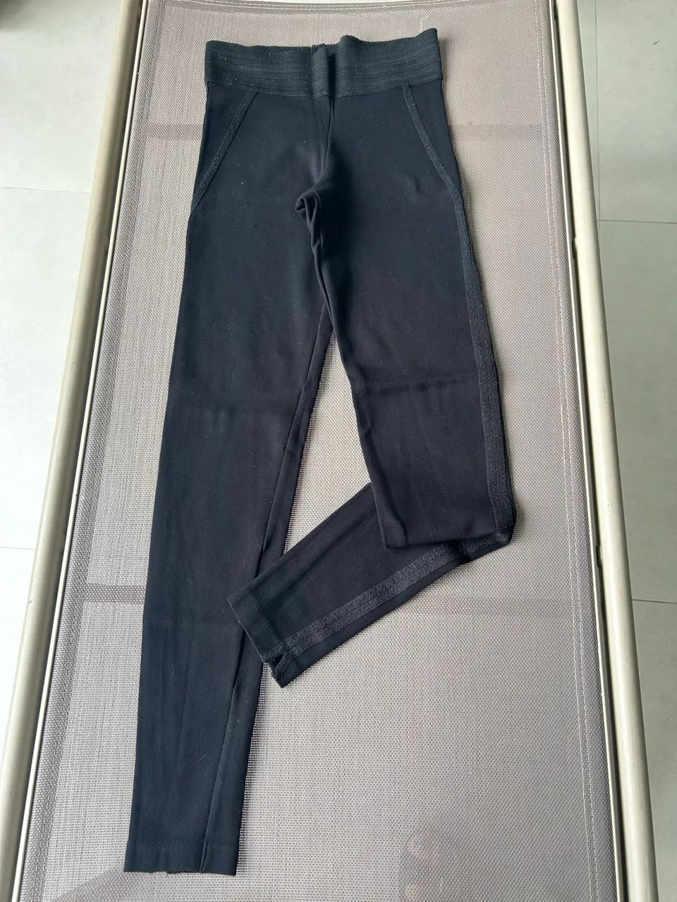 CALÇAS ZARA TAM 38 - PRETA, ESTAMPADA E JEANS BORDADA  - Foto 5