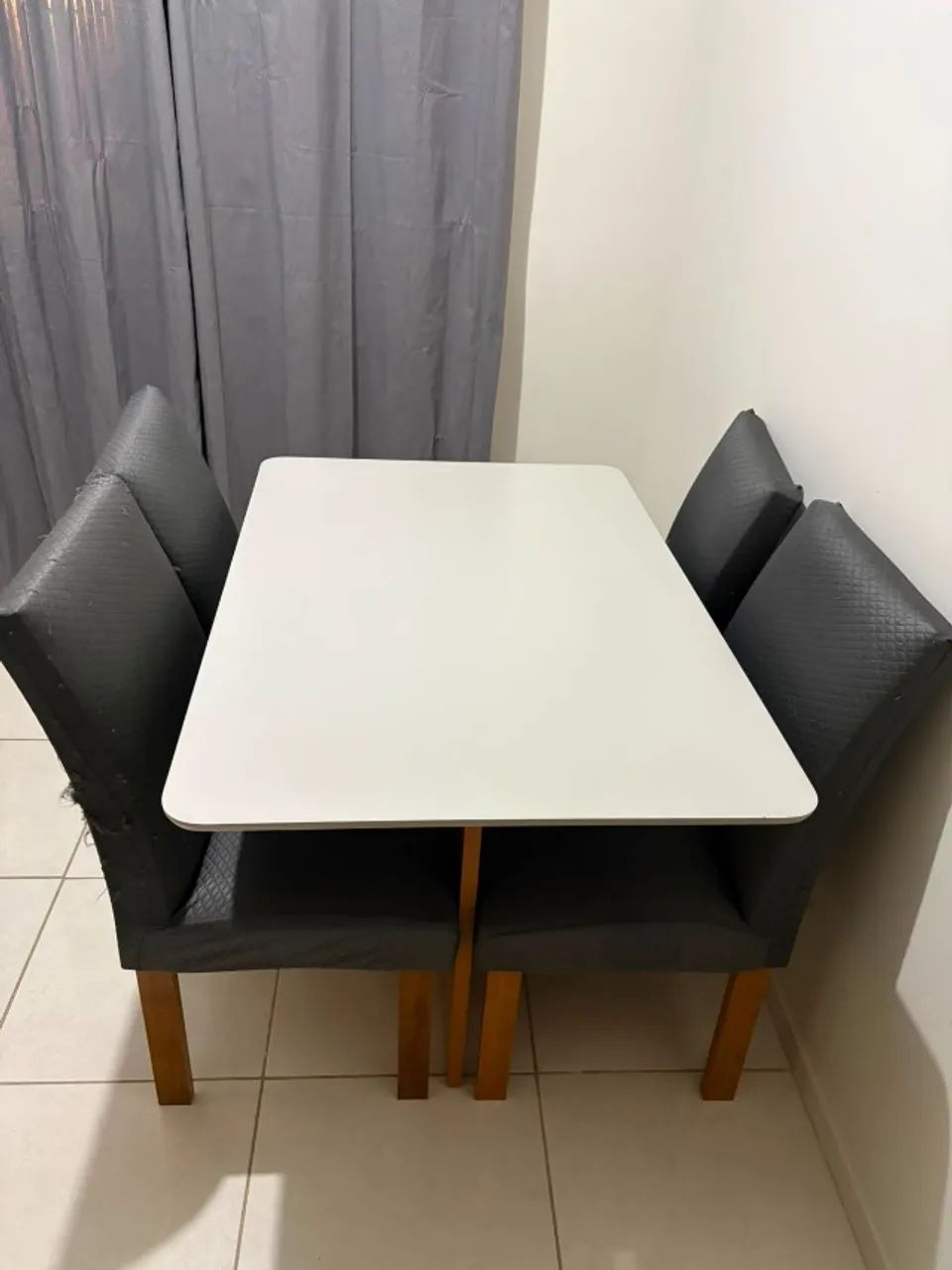 Mesa Milão 120x80cm com 4 Cadeiras