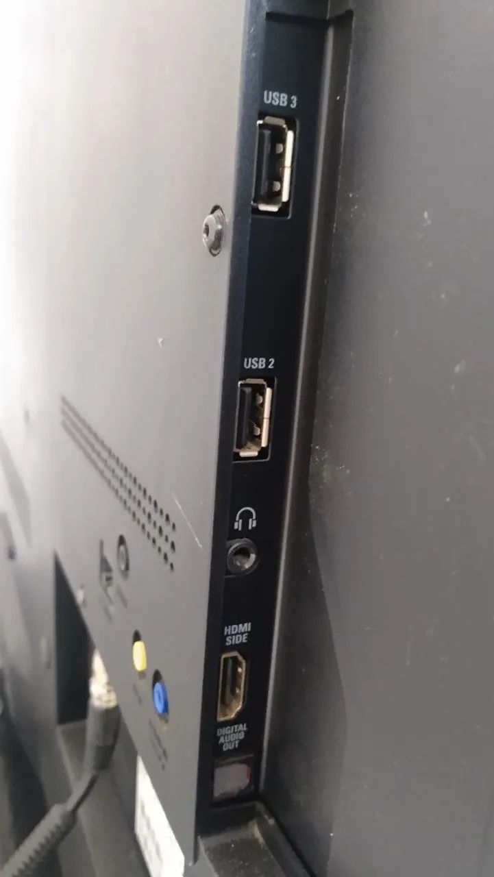 Vendo TV Philips 47 polegadas (Tela Grande)NÃO É SMART - Foto 4