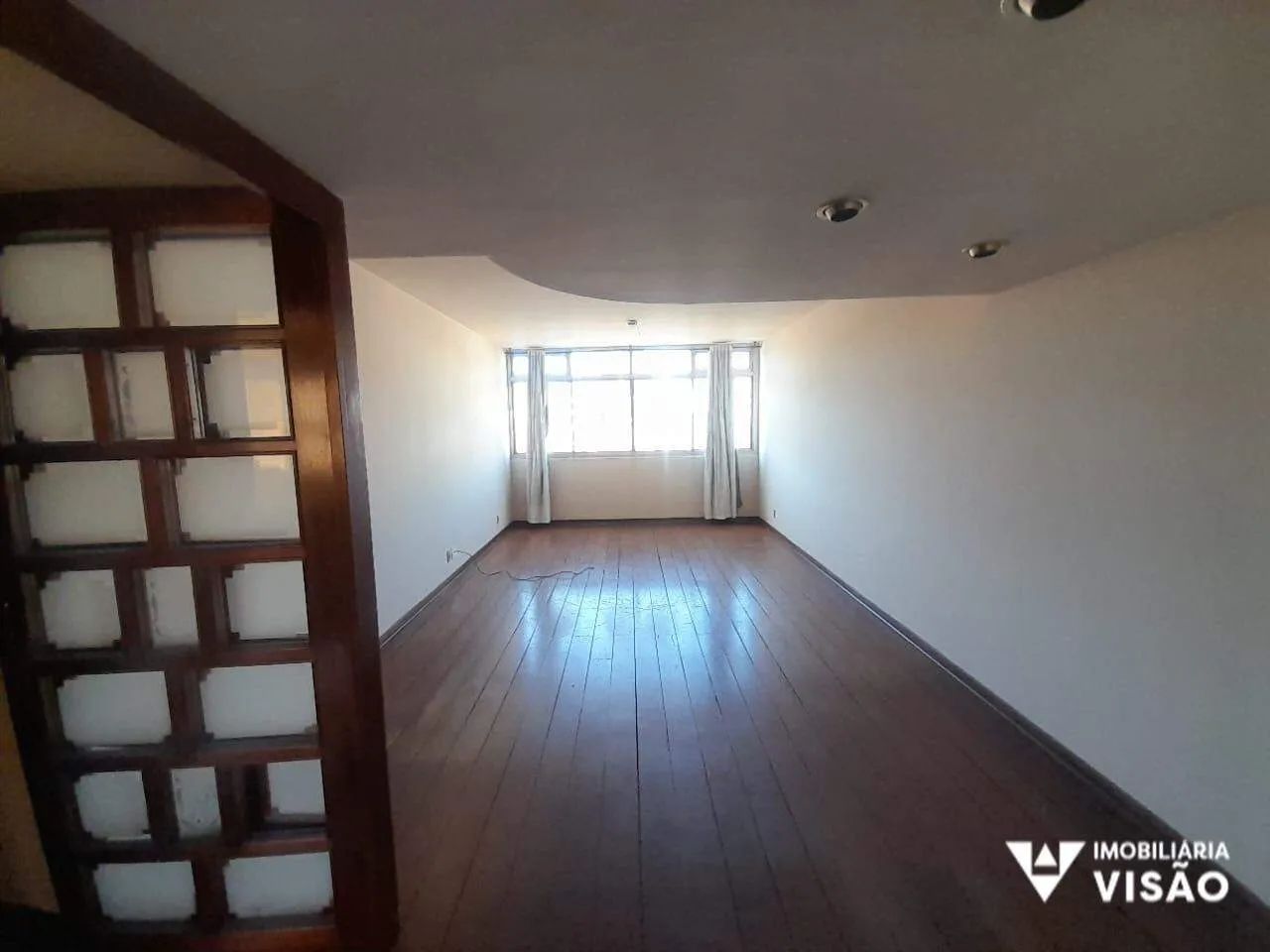 APARTAMENTO PARA ALUGAR COM 03 QUARTOS, 01 SUÍTE, 01 VAGA, CENTRO - UBERABA/MG - Foto 2