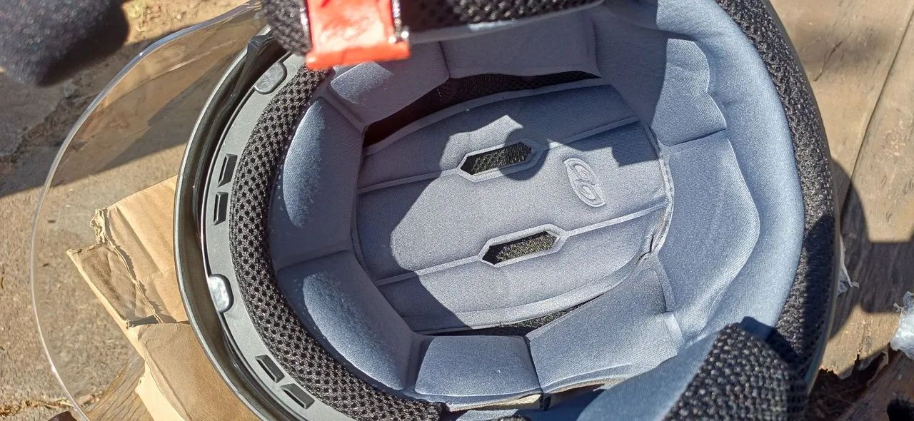 Capacete Novo com Óculos e Fone Bluetooth - Foto 3