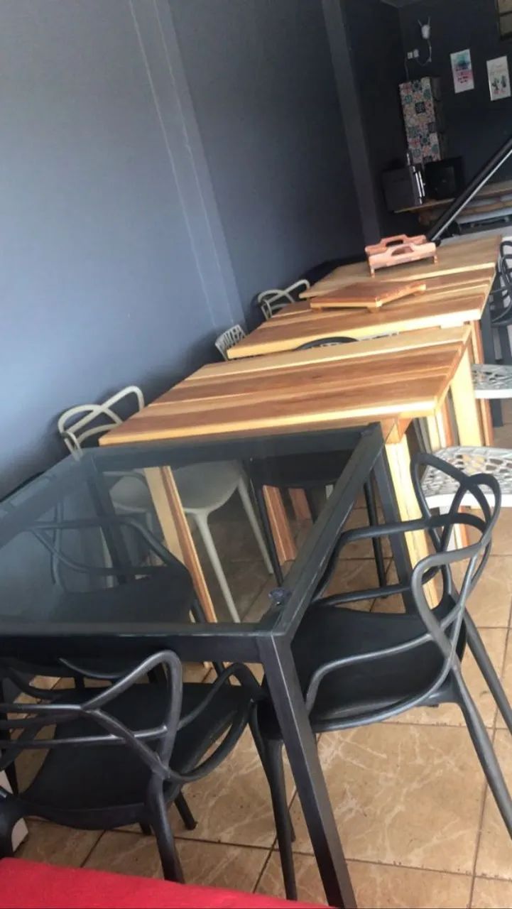 Mesa com 4 cadeiras 
