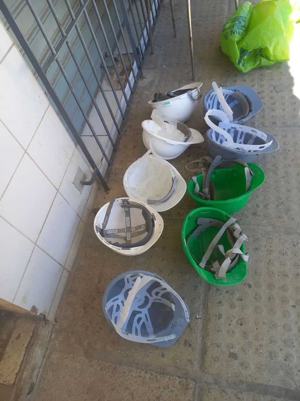Capacetes para trabalhador de obra.  - Foto 4