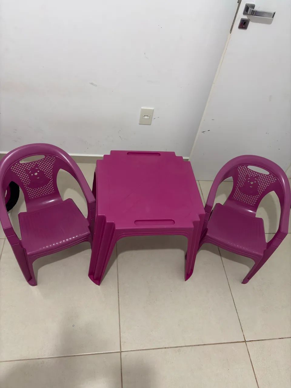 Mesa e cadeiras infantil 