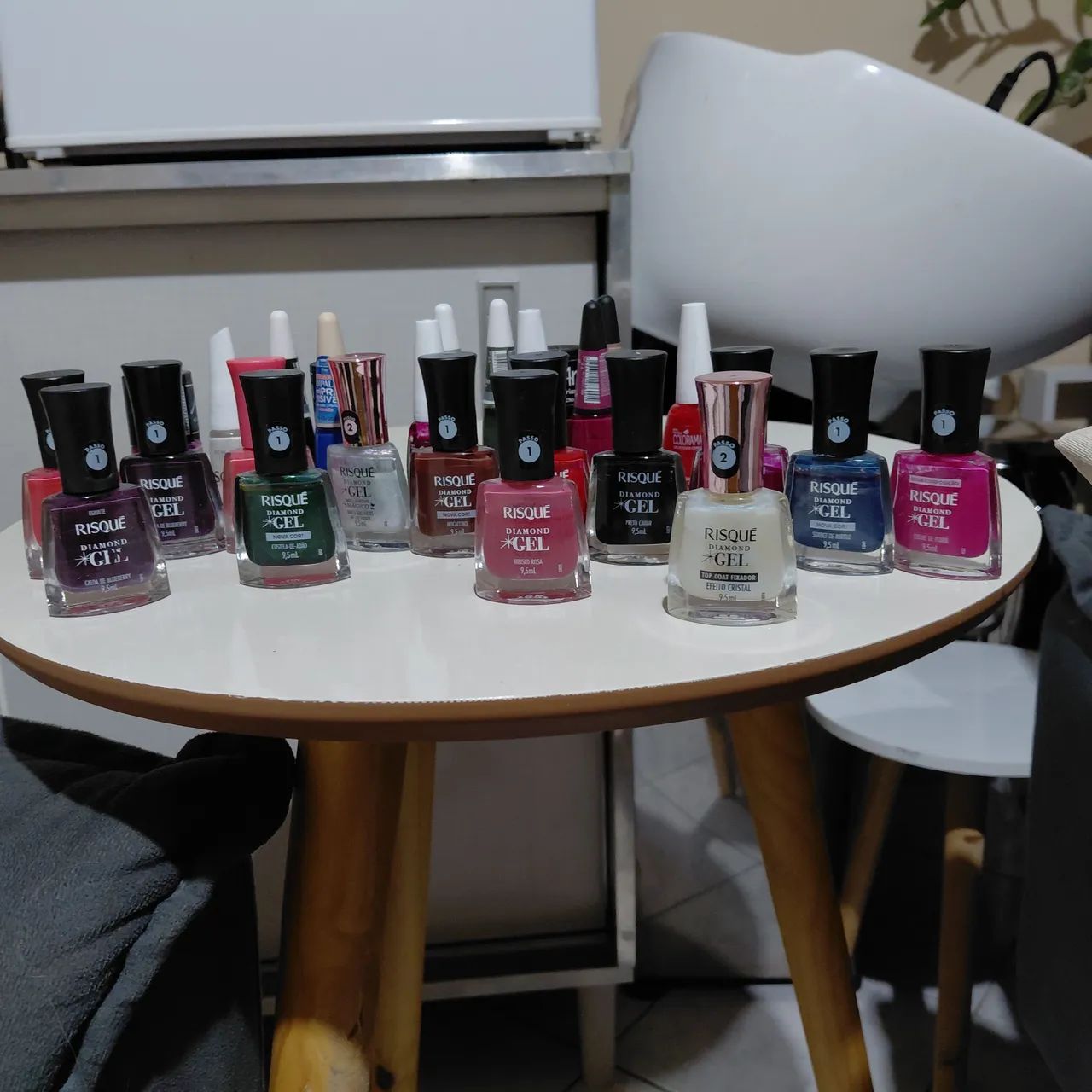 Vendo 14 esmaltes da Risque efeito  gel 3 da Anita e 6 da impala