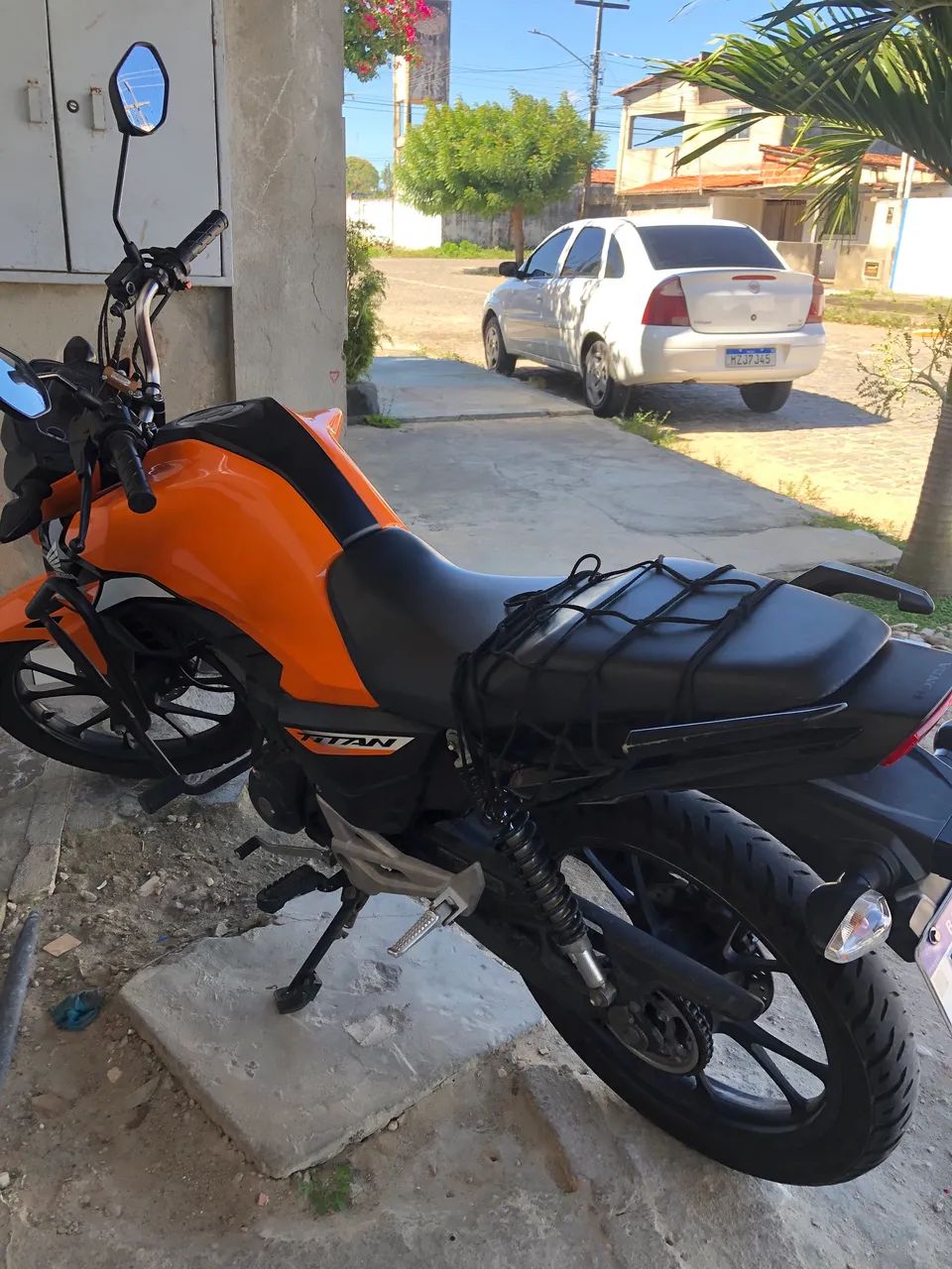 Titan 160 