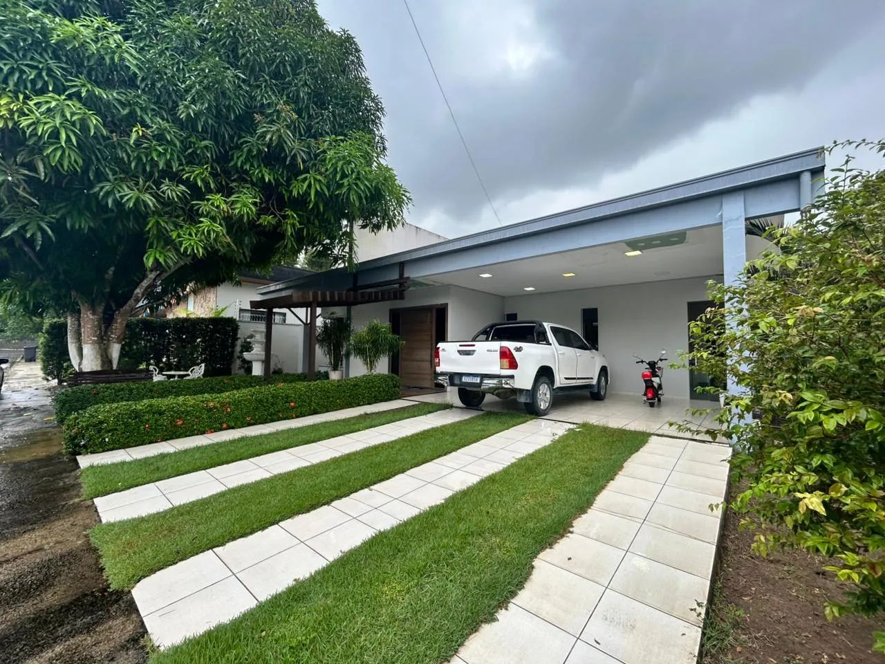 Condomínio Praia dos Passarinhos - Casa Térrea 3 Suítes com Closet, Piscina e Pier 1