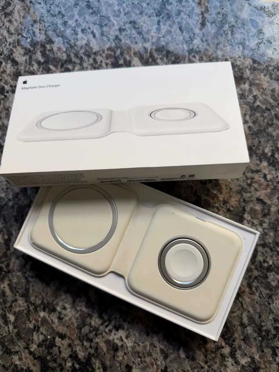 MagSafe Duo apple