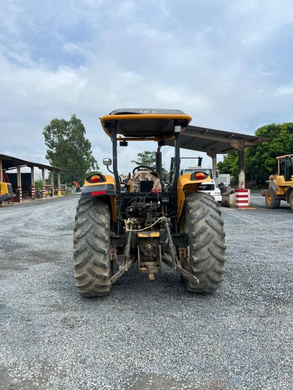 Trator Valtra A 84S - Foto 2