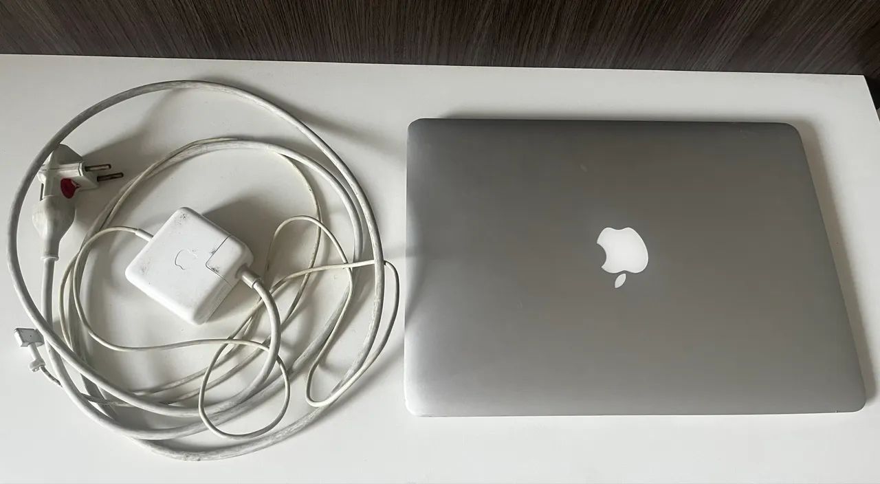 Macbook - Apple