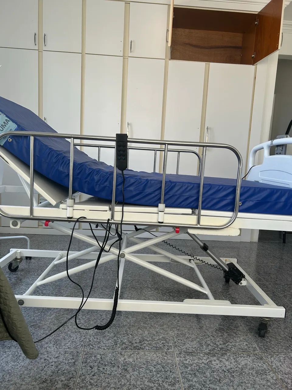 Cama Hospitalar Elétrica Seminova - Foto 4
