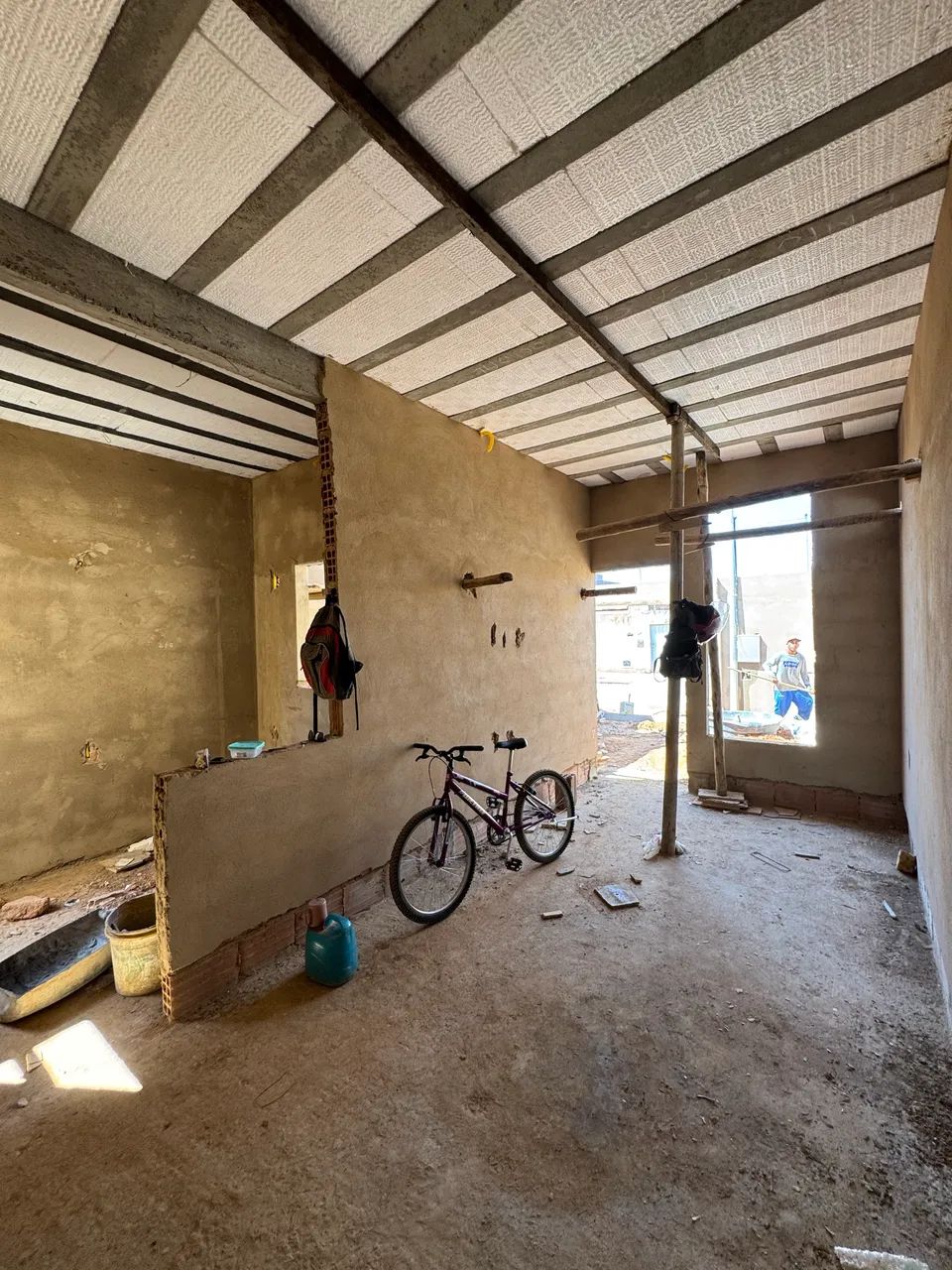 Casa Com Entrada Facilitada - 03 Quartos - Sala Com Pé Direito Elevado  - Foto 4