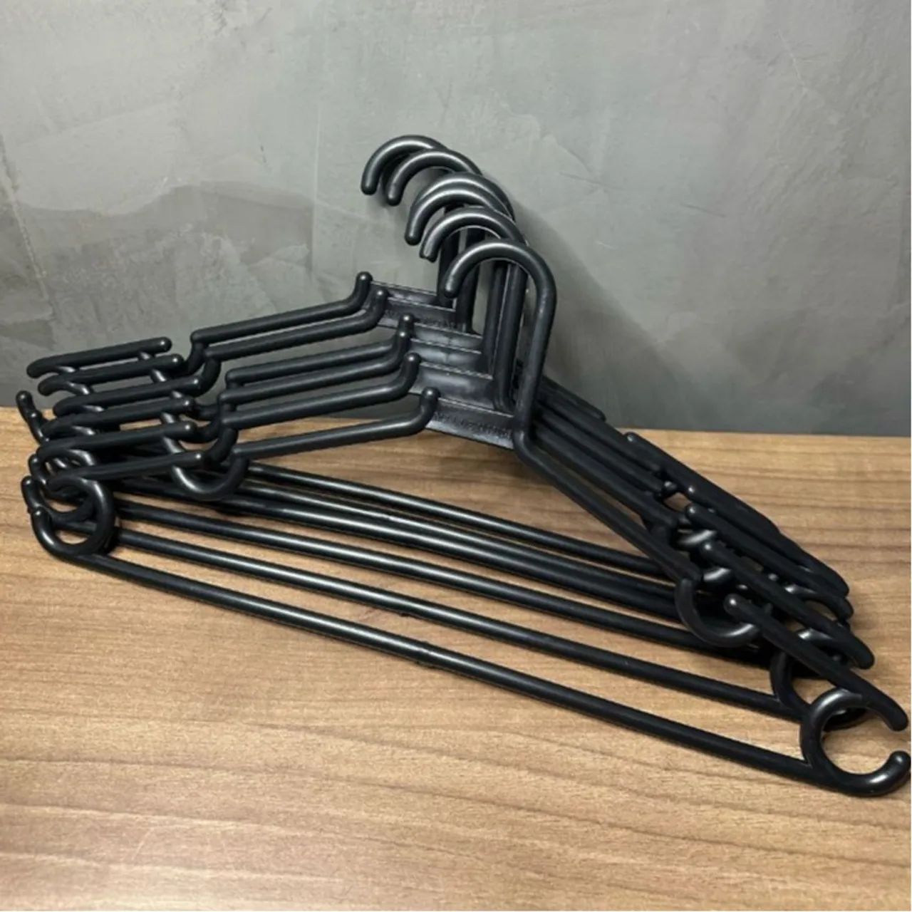 Cabides pretos