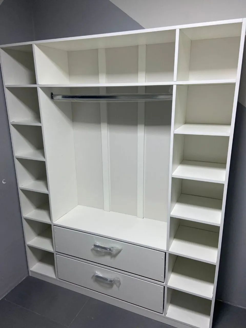 Guarda-Roupa Modular Branco com Gavetas e Prateleiras - Organização e Estilo - Foto 2
