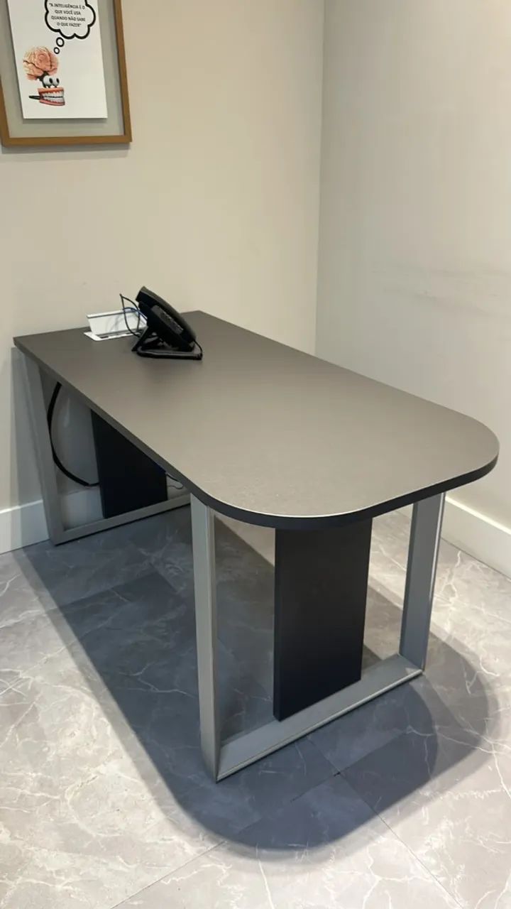 Mesa de Escritório Cinza