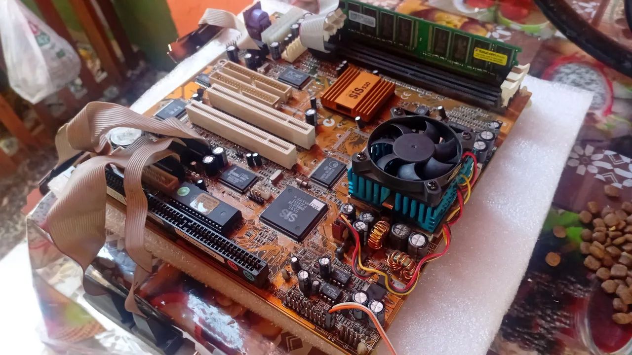 Placa mãe  k6-2 usado antigo memória  processador cooler e rabichos funcionando - Foto 3