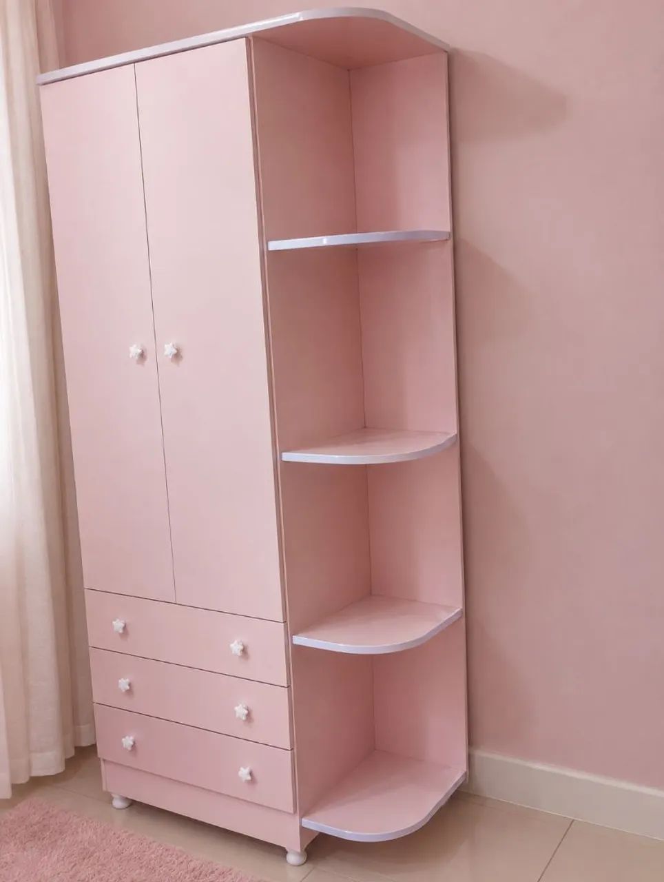 Guarda-roupa infantil rosa com cômoda e nichos - Foto 3
