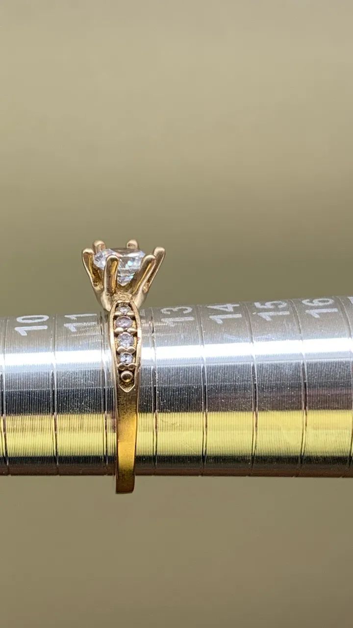 Pequeno e delicado anel dourado.  - Foto 3