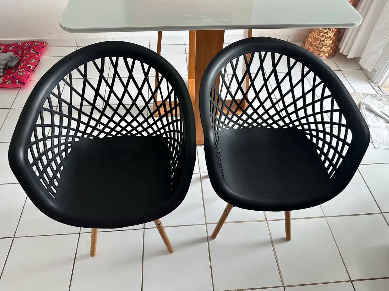 Mesa mdf com tampo de vidro off white com 4 cadeiras  - Foto 3