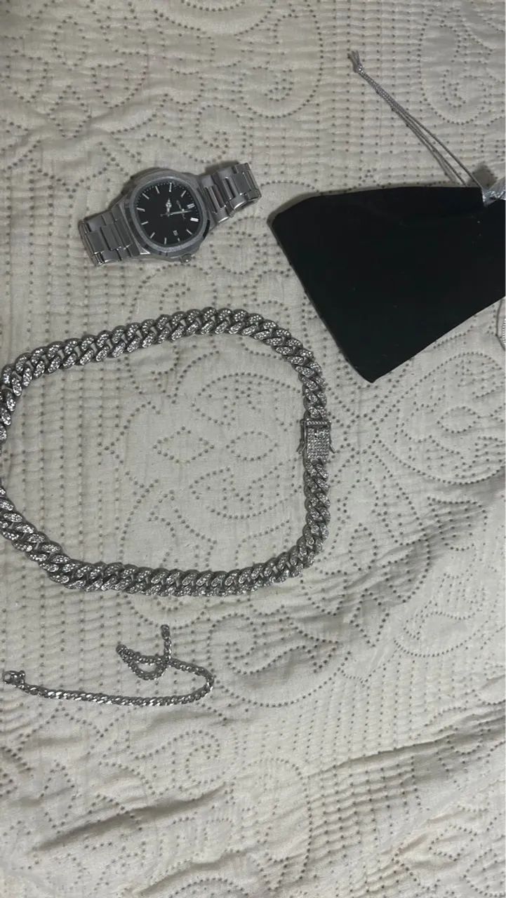 Relógio corrente e pulseira 