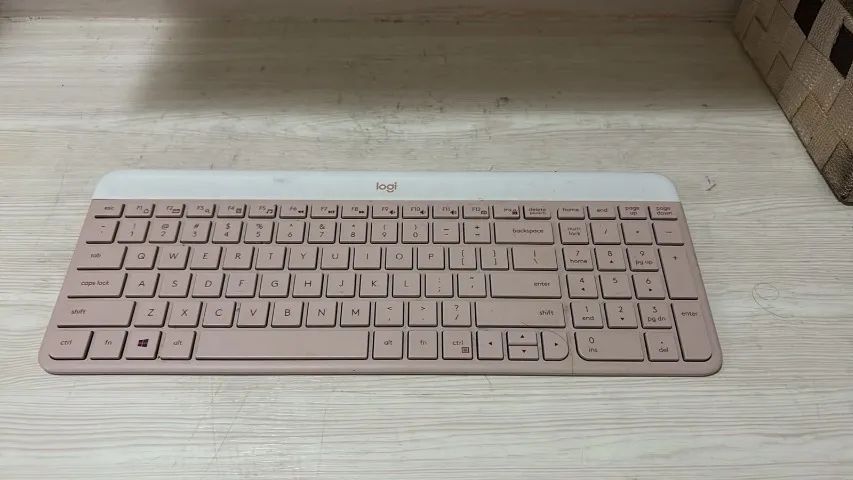 Teclado Logitech Sem Fio Rosa