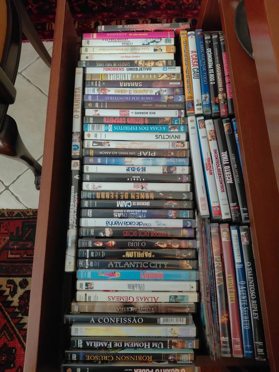 DVDs diversos  + DVD PLAYER Philips