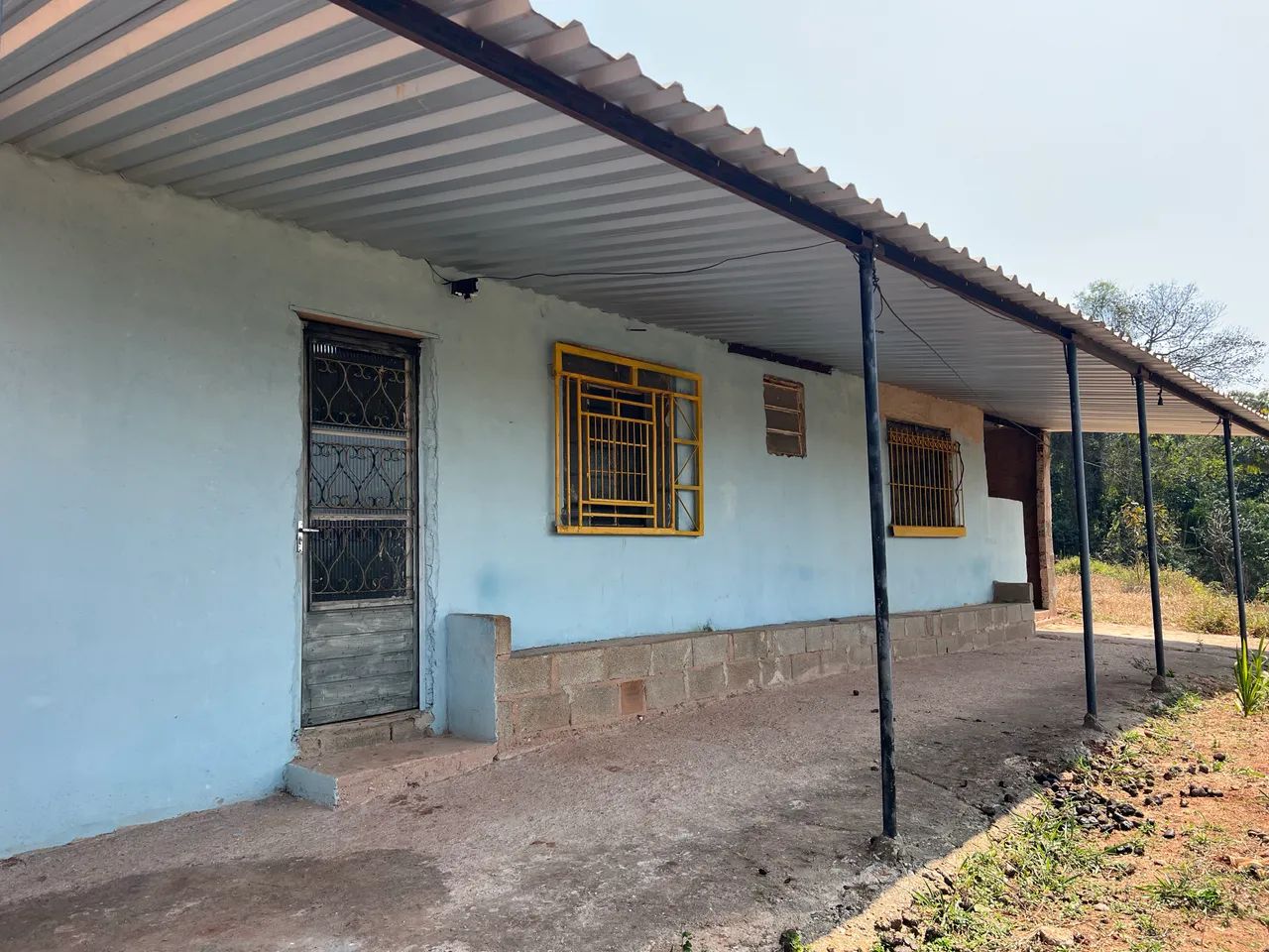 Vende-se granja 