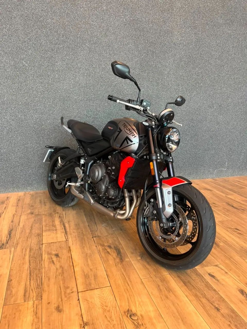 TRIUMPH TRIDENT 660