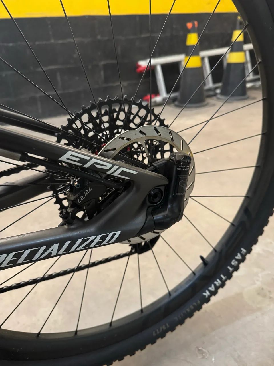 Specialized Epic Expert M/17  Diversos upgrades e impecável - Foto 5