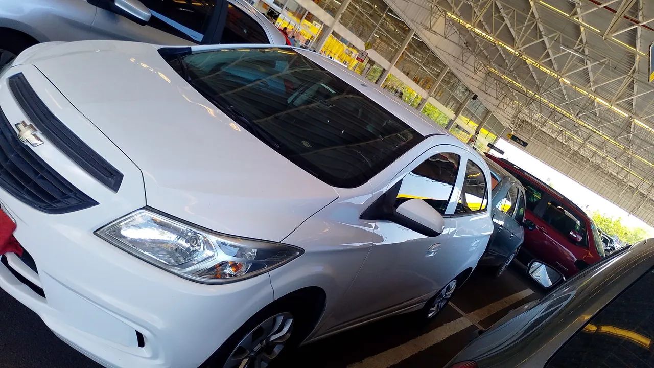 Chevrolet Onix JOY Hatch 1.0 8V Flex Mec. 4P 2017 - Foto 3