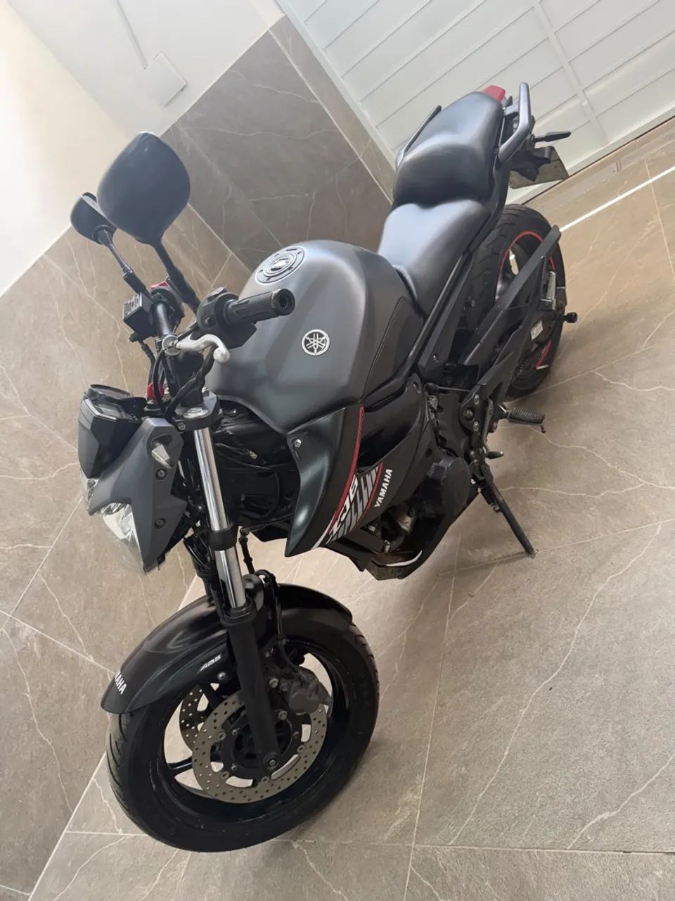 XJ6 N ABS 2018 - Foto 3