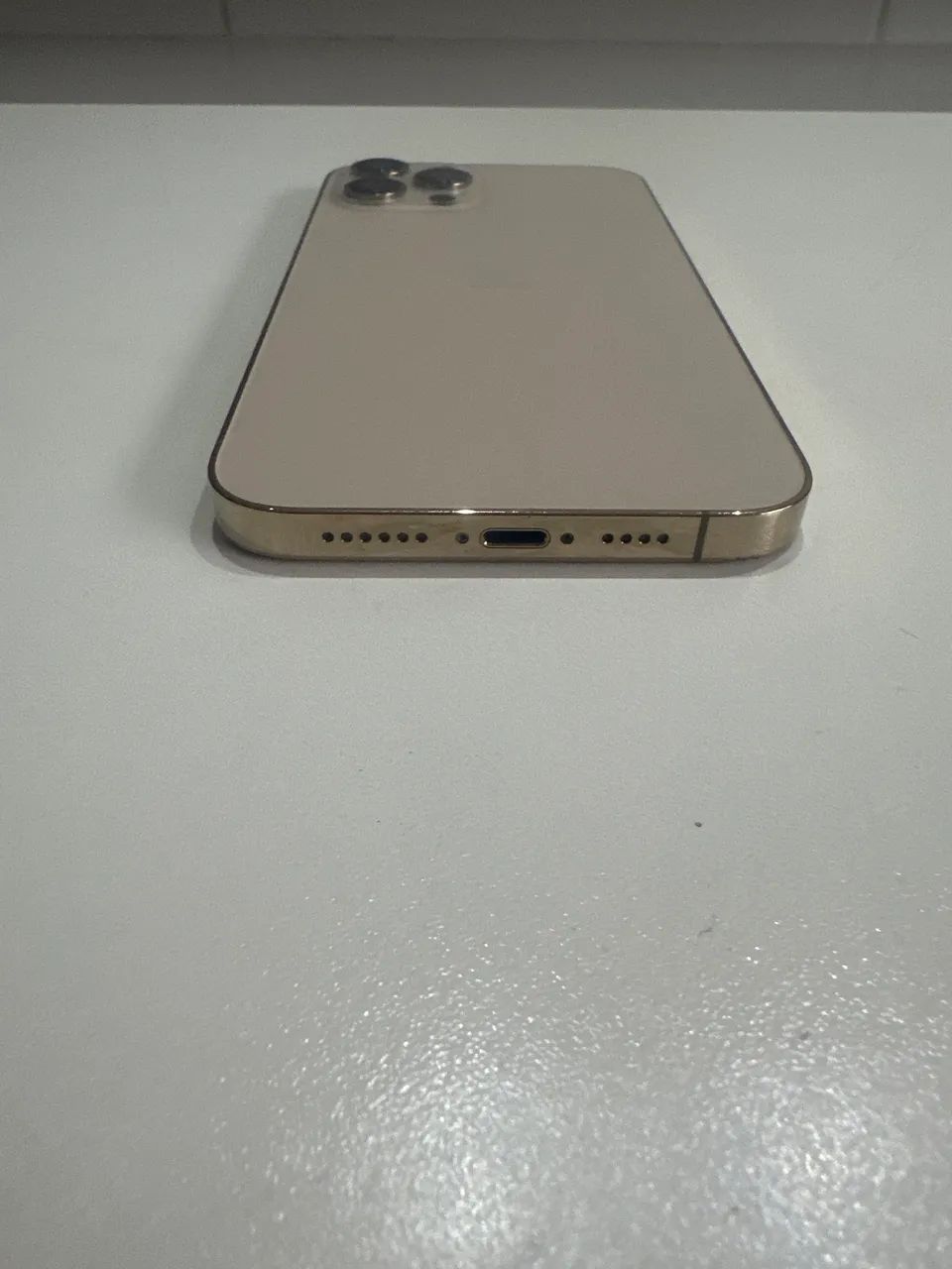 Vendo  iPhone 12 Pro Max  dourado bem conservado   - Foto 3