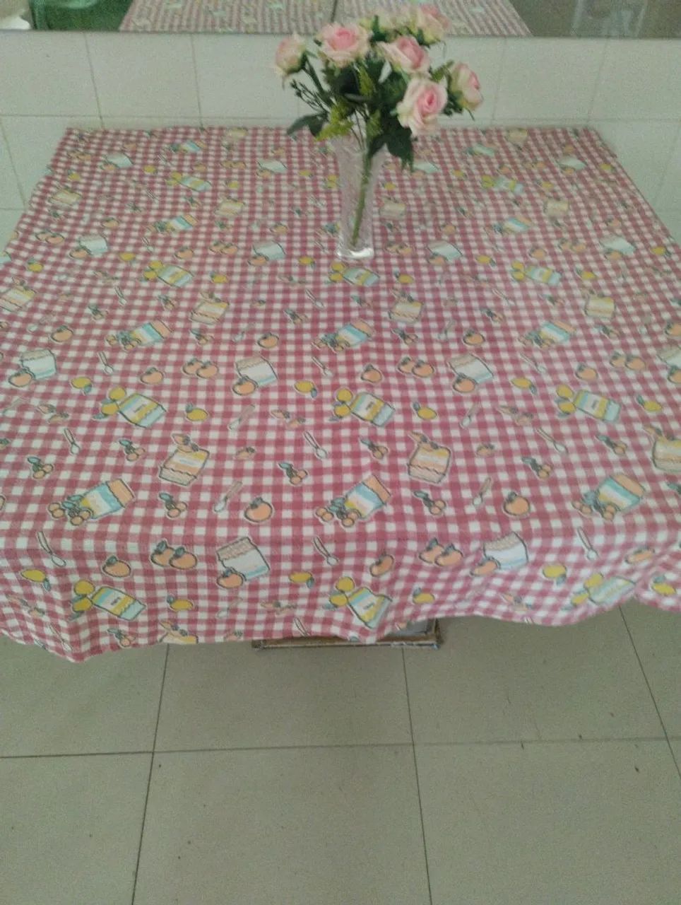 Mesa 4 lugares sem cadeiras