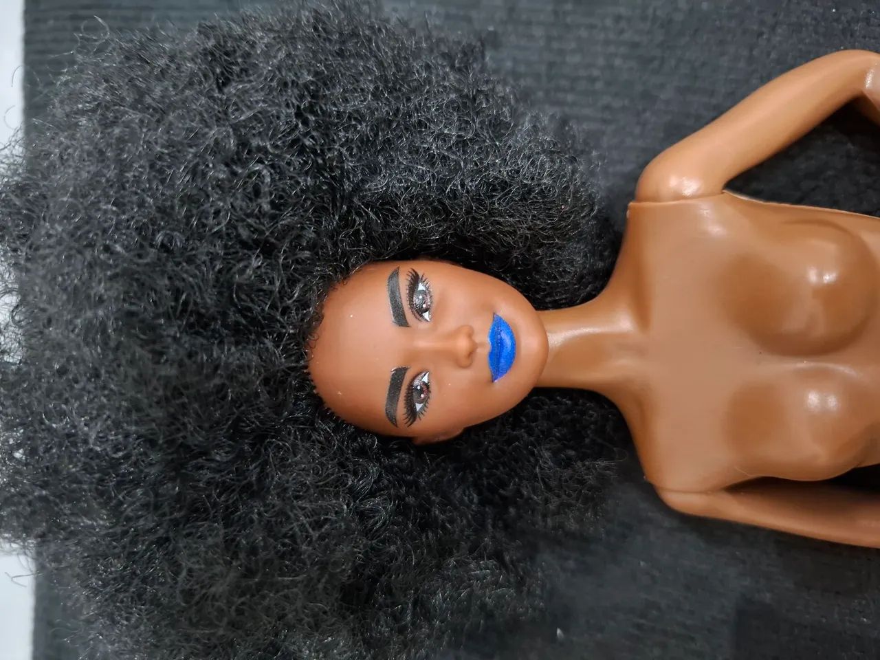 Boneca barbie collector negra - Foto 2