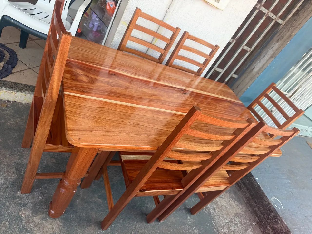 Mesa 6 cadeiras nova pernas torneadas  - Foto 4