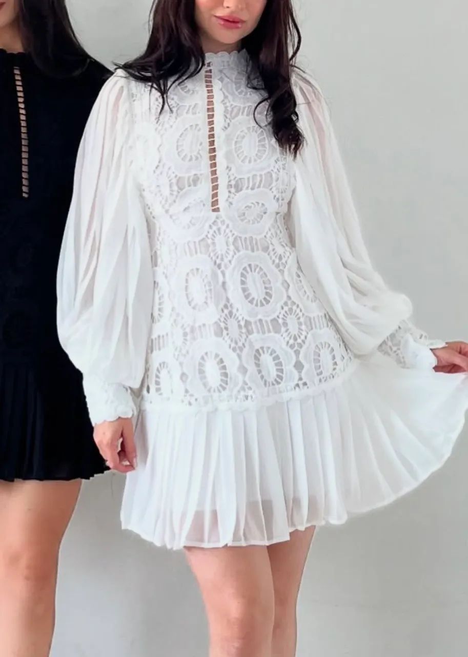 Vestido Branco Rendado Elegante Manga Longa
