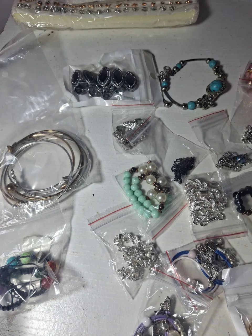 Vendo pulseiras e braceletes novos - Foto 4