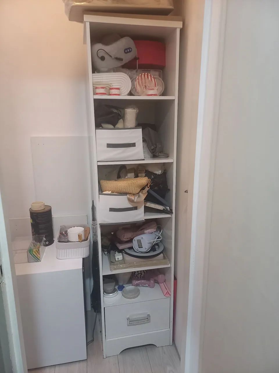 ESTANTE ARMÁRIO COM  GAVETA