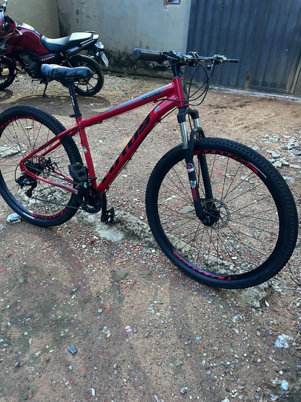 Bicicleta Aro 29 de marcha e Freio a Disco semi nova so pega e usar  - Foto 5